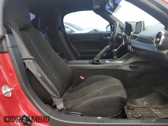 2017 FIAT 124 Spider Lusso z VIN JC1NFAEKXH0102435, wystawiony jako Copart lot #54235675 z przebiegiem 84 343 mil mil oraz Szkoda całkowita • Salvage title. Historia ofert i sprzedaży dostępna na DreamBid. Obrazek 10.