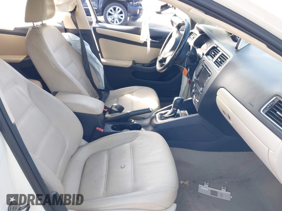 2011 Volkswagen Jetta Sedan SE w/Convenience & Sunroof with VIN 3VWDX7AJ4BM305463, listed as a IAAI auction lot 41621670 with 96,087 mi miles. Bid and sale history available at carsss.com. Image 5.