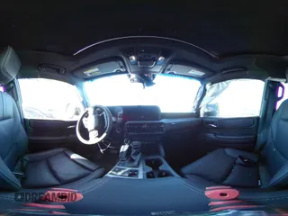2024 Toyota Land Cruiser z VIN JTEABFAJ3RK001357, wystawiony jako IAAI lot #41206628 z przebiegiem 7060 mil mil oraz . Historia ofert i sprzedaży dostępna na DreamBid. Obrazek 18.