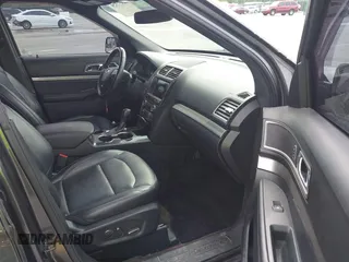 2018 Ford Explorer XLT z VIN 1FM5K7D8XJGA62972, wystawiony jako IAAI lot #42037529 z przebiegiem 182 932 mil mil oraz . Historia ofert i sprzedaży dostępna na DreamBid. Obrazek 5.
