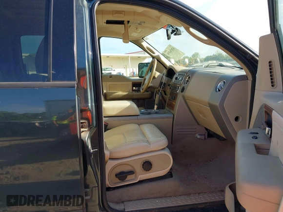 2004 Ford F-150 XLT with VIN 1FTPW12554KB97317, listed as a IAAI auction lot 42076458 with 234,619 mi miles. Bid and sale history available at carsss.com. Image 5.