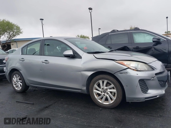 2013 Mazda 3 i Touring z VIN JM1BL1VP9D1776008, wystawiony jako IAAI lot #42185317 z przebiegiem 174 085 mil mil oraz . Historia ofert i sprzedaży dostępna na DreamBid. Obrazek 6.
