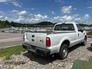 2008 Ford F-250 XL z VIN 1FTNF20508EB07382, wystawiony jako IAAI lot #42521031 z przebiegiem 123 755 mil mil oraz . Historia ofert i sprzedaży dostępna na DreamBid. Obrazek 12.