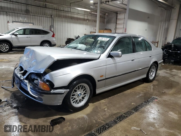 2000 BMW 5 Series 528iA with VIN WBADM6343YGU14817, listed as a Copart auction lot 41567125 with 0 mi miles and Salvage Title. Bid and sale history available at carsss.com. Image 1.