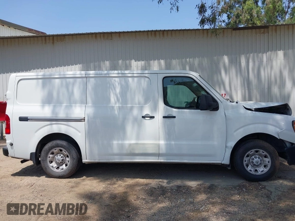 2021 Nissan NV Cargo SV z VIN 1N6BF0KYXMN805682, wystawiony jako IAAI lot #42152216 z przebiegiem 82 671 mil mil oraz . Historia ofert i sprzedaży dostępna na DreamBid. Obrazek 13.