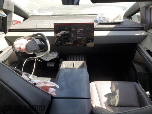 2024 Tesla Cybertruck Cyberbeast z VIN 7G2CEHEE0RA030822, wystawiony jako Copart lot #57177875 z przebiegiem 14 625 mil mil oraz Szkody całkowita. Historia ofert i sprzedaży dostępna na DreamBid. Obrazek 8.