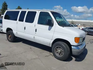 2006 Ford Econoline Passenger XL with VIN 1FBNE31L16DA61963, listed as a IAAI auction lot 41926206 with 61,213 mi miles. Bid and sale history available at carsss.com. Image 1.