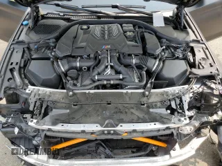 2021 BMW M5 z VIN WBS83CH04MCG92781, wystawiony jako Copart lot #52568153 z przebiegiem 29 528 mil mil oraz . Historia ofert i sprzedaży dostępna na DreamBid. Obrazek 12.