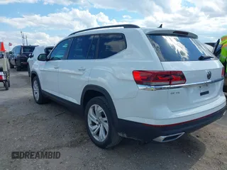 2021 Volkswagen Atlas SE z VIN 1V2WR2CA9MC585700, wystawiony jako IAAI lot #42234502 z przebiegiem 46 040 mil mil oraz . Historia ofert i sprzedaży dostępna na DreamBid. Obrazek 3.