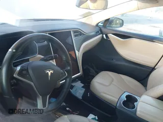 2014 Tesla Model S 60 z VIN 5YJSA1H19EFP51406, wystawiony jako IAAI lot #41561395 z przebiegiem Nie podano mil oraz . Historia ofert i sprzedaży dostępna na DreamBid. Obrazek 7.