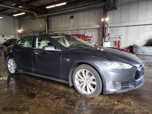 2015 Tesla Model S 85D with VIN 5YJSA1S26FF096544, listed as a Copart auction lot 45890015 with 138426 miles and Salvage Title. Bid and sale history available at carsss.com. Image 4.