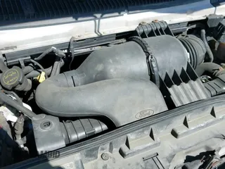 2008 Ford Econoline Cargo Commercial with VIN 1FTNE24W78DA10529, listed as a IAAI auction lot 42030310 with 359,982 mi miles and . Bid and sale history available at DreamBid. Image 18.