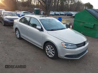 2011 Volkswagen Jetta Sedan SE PZEV with VIN 3VWDZ7AJ8BM041593, listed as a IAAI auction lot 41773695 with 180,480 mi miles. Bid and sale history available at carsss.com. Image 1.