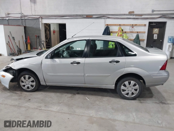 2004 Ford Focus SE with VIN 1FAFP34Z54W177376, listed as a IAAI auction lot 41934423 with 61,040 mi miles and . Bid and sale history available at carsss.com. Image 14.