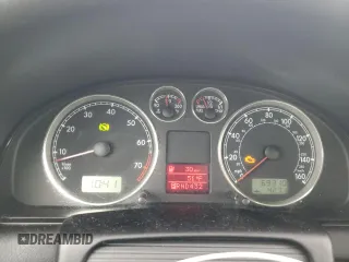 2002 Volkswagen Passat GLX z VIN WVWTH63B32P069555, wystawiony jako Copart lot #85990984 z przebiegiem 69 310 mil mil oraz Czysty tytuł • Clean title. Historia ofert i sprzedaży dostępna na DreamBid. Obrazek 9.
