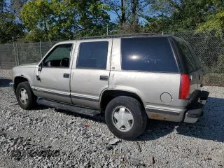 1999 GMC Yukon with VIN 1GKEK13R5XJ725991, listed as a Copart auction lot 71176784 with 245,481 mi miles and Clean Title. Bid and sale history available at carsss.com. Image 2.