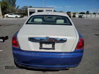 2015 Rolls-Royce Ghost z VIN SCA664S55FUX53413, wystawiony jako Copart lot #50022965 z przebiegiem Nie podano mil oraz Szkody całkowita. Historia ofert i sprzedaży dostępna na DreamBid. Obrazek 6.