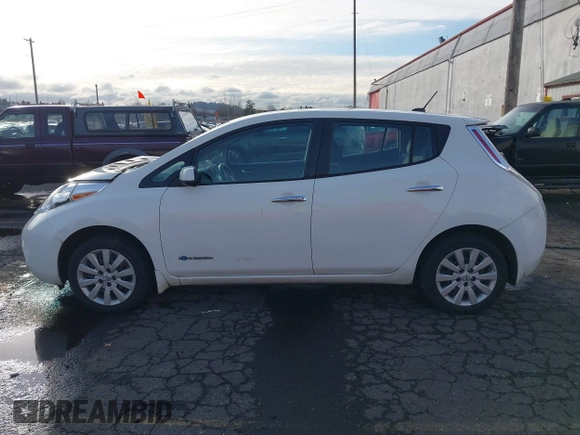 2015 Nissan LEAF SV with VIN 1N4AZ0CPXFC302167, listed as a IAAI auction lot 41636233 with 89,516 mi miles. Bid and sale history available at carsss.com. Image 14.