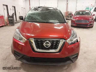 2018 Nissan Kicks SR with VIN 3N1CP5CU7JL528422, listed as a IAAI auction lot 41880440 with 107,182 mi miles. Bid and sale history available at carsss.com. Image 12.
