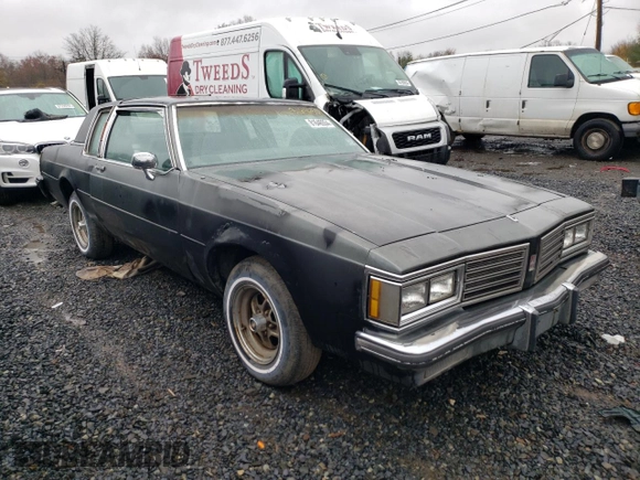 1985 Oldsmobile 88 z VIN 1G3BN37Y4FY310105, wystawiony jako Copart lot #81646554 z przebiegiem 102 029 mil mil oraz Czysty tytuł • Clean title. Historia ofert i sprzedaży dostępna na DreamBid. Obrazek 4.