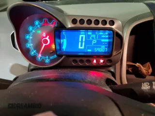 2016 Chevrolet Sonic LT z VIN 1G1JC6SG8G4161782, wystawiony jako Copart lot #59037525 z przebiegiem 59 007 mil mil oraz Szkoda całkowita • Salvage title. Historia ofert i sprzedaży dostępna na DreamBid. Obrazek 9.