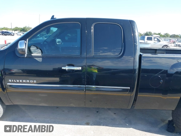 2011 Chevrolet Silverado 1500 LT with VIN 1GCRCSE05BZ408348, listed as a IAAI auction lot 42150412 with 300,795 mi miles and . Bid and sale history available at DreamBid. Image 14.