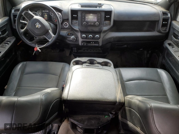 2023 Ram 2500 Tradesman z VIN 3C6UR5HJ6PG500730, wystawiony jako Copart lot #57287255 z przebiegiem 124 467 mil mil oraz Szkoda całkowita • Salvage title. Historia ofert i sprzedaży dostępna na DreamBid. Obrazek 8.