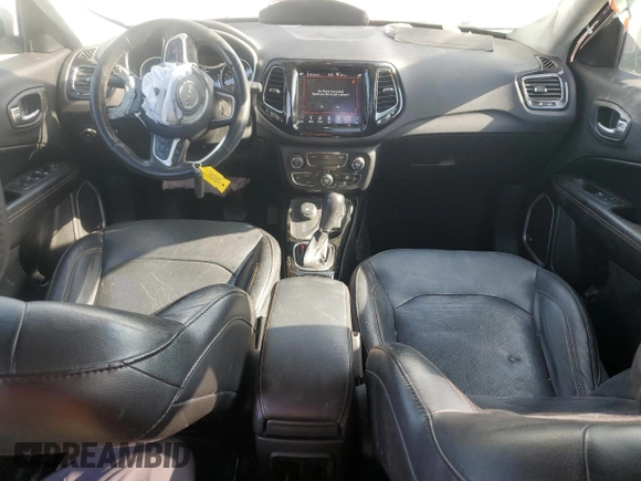 2018 Jeep Compass Limited z VIN 3C4NJDCBXJT492015, wystawiony jako Copart lot #55117955 z przebiegiem 91 210 mil mil oraz Szkoda całkowita • Salvage title. Historia ofert i sprzedaży dostępna na DreamBid. Obrazek 8.