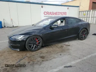 2024 Tesla Model S Plaid z VIN 5YJSA1E69RF533097, wystawiony jako Copart lot #44674395 z przebiegiem Nie podano mil oraz Szkoda całkowita • Salvage title. Historia ofert i sprzedaży dostępna na DreamBid. Obrazek 1.