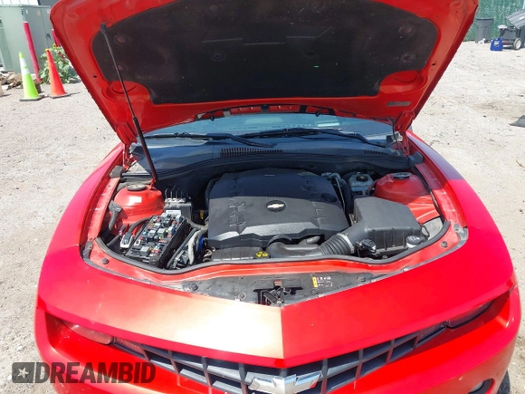 2013 Chevrolet Camaro LT z VIN 2G1FG1E36D9244965, wystawiony jako IAAI lot #40058994 z przebiegiem 75 344 mil mil oraz . Historia ofert i sprzedaży dostępna na DreamBid. Obrazek 10.