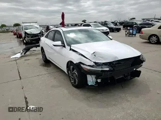 2024 Hyundai Elantra SEL z VIN KMHLS4DG1RU820451, wystawiony jako Copart lot #51041765 z przebiegiem 4 058 mil mil oraz Szkoda całkowita • Salvage title. Historia ofert i sprzedaży dostępna na DreamBid. Obrazek 14.
