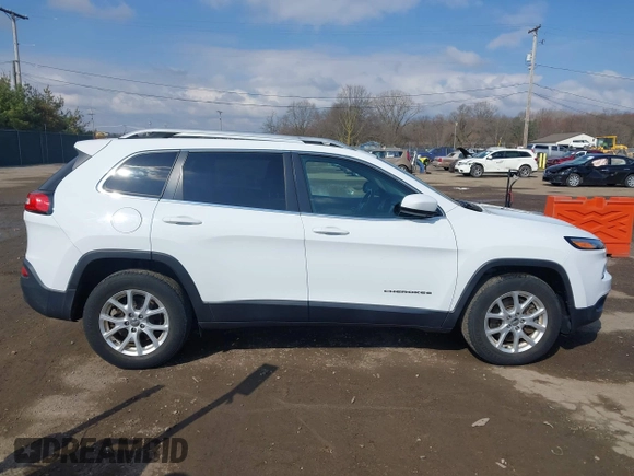 2016 Jeep Cherokee Latitude with VIN 1C4PJMCS8GW157492, listed as a IAAI auction lot 42013292 with 69,578 mi miles. Bid and sale history available at carsss.com. Image 13.