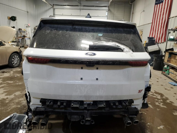 2025 Ford Explorer ST with VIN 1FMWK8GCXSGB06657, listed as a Copart auction lot 45223645 with 2,035 mi miles and Salvage Title. Bid and sale history available at carsss.com. Image 6.
