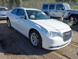 2016 Chrysler 300 with VIN 2C3CCAEG8GH198031, listed as a IAAI auction lot 40481170 with 118,874 mi miles. Bid and sale history available at carsss.com. Image 1.