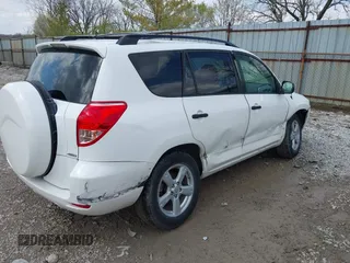 2008 Toyota RAV4 with VIN JTMBD33VX86077926, listed as a IAAI auction lot 42011981 with 119,372 mi miles. Bid and sale history available at carsss.com. Image 4.