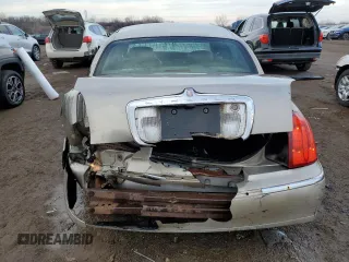 2001 Lincoln Town Car Executive z VIN 1LNHM81W81Y700002, wystawiony jako Copart lot #47018365 z przebiegiem 129 456 mil mil oraz Szkoda całkowita • Salvage title. Historia ofert i sprzedaży dostępna na DreamBid. Obrazek 6.