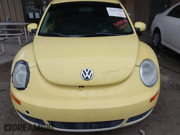 2008 Volkswagen New Beetle Coupe S with VIN 3VWPW31C18M509074, listed as a IAAI auction lot 41468708 with 200,106 mi miles. Bid and sale history available at carsss.com. Image 6.