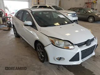2013 Ford Focus SE z VIN 1FADP3F24DL342732, wystawiony jako IAAI lot #42754169 z przebiegiem 157 117 mil mil oraz . Historia ofert i sprzedaży dostępna na DreamBid. Obrazek 1.