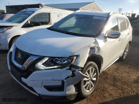 2020 Nissan Rogue SV with VIN KNMAT2MV0LP509546, listed as a Copart auction lot 44196685 with 135,808 mi miles and Salvage Title. Bid and sale history available at carsss.com. Image 1.