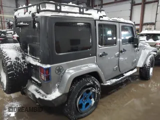 2013 Jeep Wrangler Unlimited Sport z VIN 1C4BJWDG3DL628784, wystawiony jako IAAI lot #41311183 z przebiegiem 125 118 mil mil oraz . Historia ofert i sprzedaży dostępna na DreamBid. Obrazek 4.