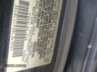 2011 Nissan Versa S z VIN 3N1BC1CP0BL369254, wystawiony jako Copart lot #51347595 z przebiegiem 131 860 mil mil oraz Szkoda całkowita • Salvage title. Historia ofert i sprzedaży dostępna na DreamBid. Obrazek 12.