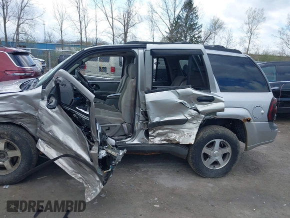 2005 Chevrolet TrailBlazer LT with VIN 1GNDT13S552190909, listed as a IAAI auction lot 42081094 with 117,897 mi miles and . Bid and sale history available at DreamBid. Image 6.
