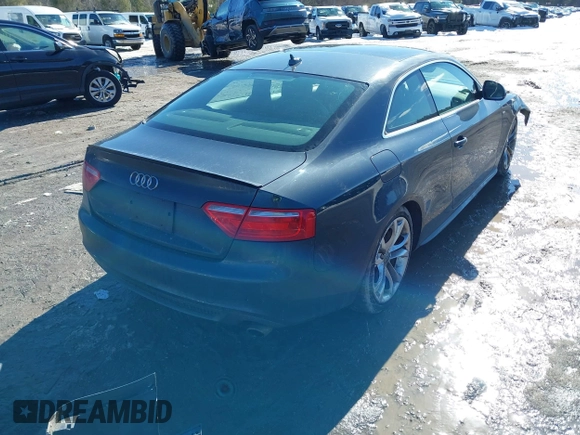 2009 Audi A5 z VIN WAUDK78T29A019706, wystawiony jako IAAI lot #41697518 z przebiegiem 136 722 mil mil oraz . Historia ofert i sprzedaży dostępna na DreamBid. Obrazek 4.