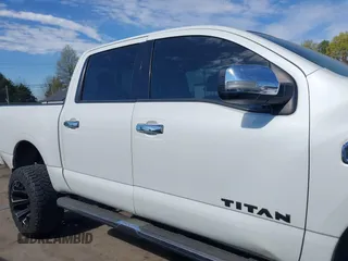 2017 Nissan Titan SL z VIN 1N6AA1E51HN503222, wystawiony jako IAAI lot #41908062 z przebiegiem 121 334 mil mil oraz . Historia ofert i sprzedaży dostępna na DreamBid. Obrazek 13.