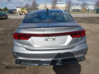 2023 Kia Forte GT-Line z VIN 3KPF54AD4PE553188, wystawiony jako IAAI lot #41847958 z przebiegiem 27 820 mil mil oraz . Historia ofert i sprzedaży dostępna na DreamBid. Obrazek 17.