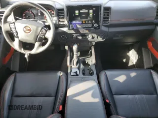 2023 Nissan Frontier SV z VIN 1N6ED1EK3PN622340, wystawiony jako Copart lot #56932345 z przebiegiem 13 234 mil mil oraz Szkoda całkowita • Salvage title. Historia ofert i sprzedaży dostępna na DreamBid. Obrazek 8.