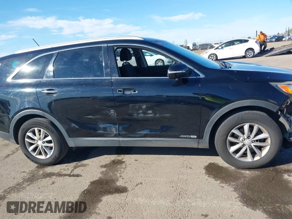 2016 Kia Sorento LX with VIN 5XYPGDA5XGG175646, listed as a IAAI auction lot 41637173 with 186,922 mi miles. Bid and sale history available at carsss.com. Image 14.