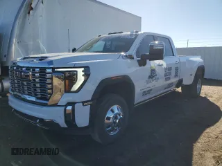 2024 GMC Sierra 3500HD Denali z VIN 1GT49WEY4RF157470, wystawiony jako Copart lot #80151744 z przebiegiem 20 692 mil mil oraz Tytuł czysty. Historia ofert i sprzedaży dostępna na DreamBid. Obrazek 1.