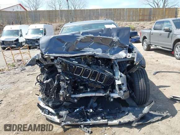 2024 Jeep Grand Cherokee Limited with VIN 1C4RJKBG2R8531452, listed as a IAAI auction lot 42099767 with 13,398 mi miles and . Bid and sale history available at DreamBid. Image 12.