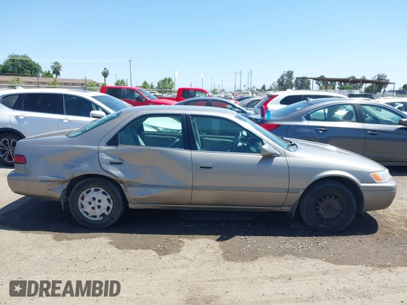 1998 Toyota Camry LE z VIN 4T1BG22K8WU216321, wystawiony jako IAAI lot #42316977 z przebiegiem 227 166 mil mil oraz . Historia ofert i sprzedaży dostępna na DreamBid. Obrazek 14.
